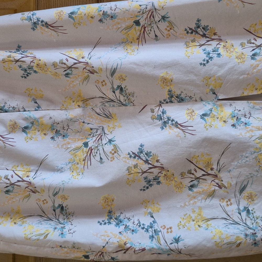 Antonio Melani Roaslie Style Pencil Skirt. Light Yellow Floral Size 2 Kick Pleat - Picture 6 of 14